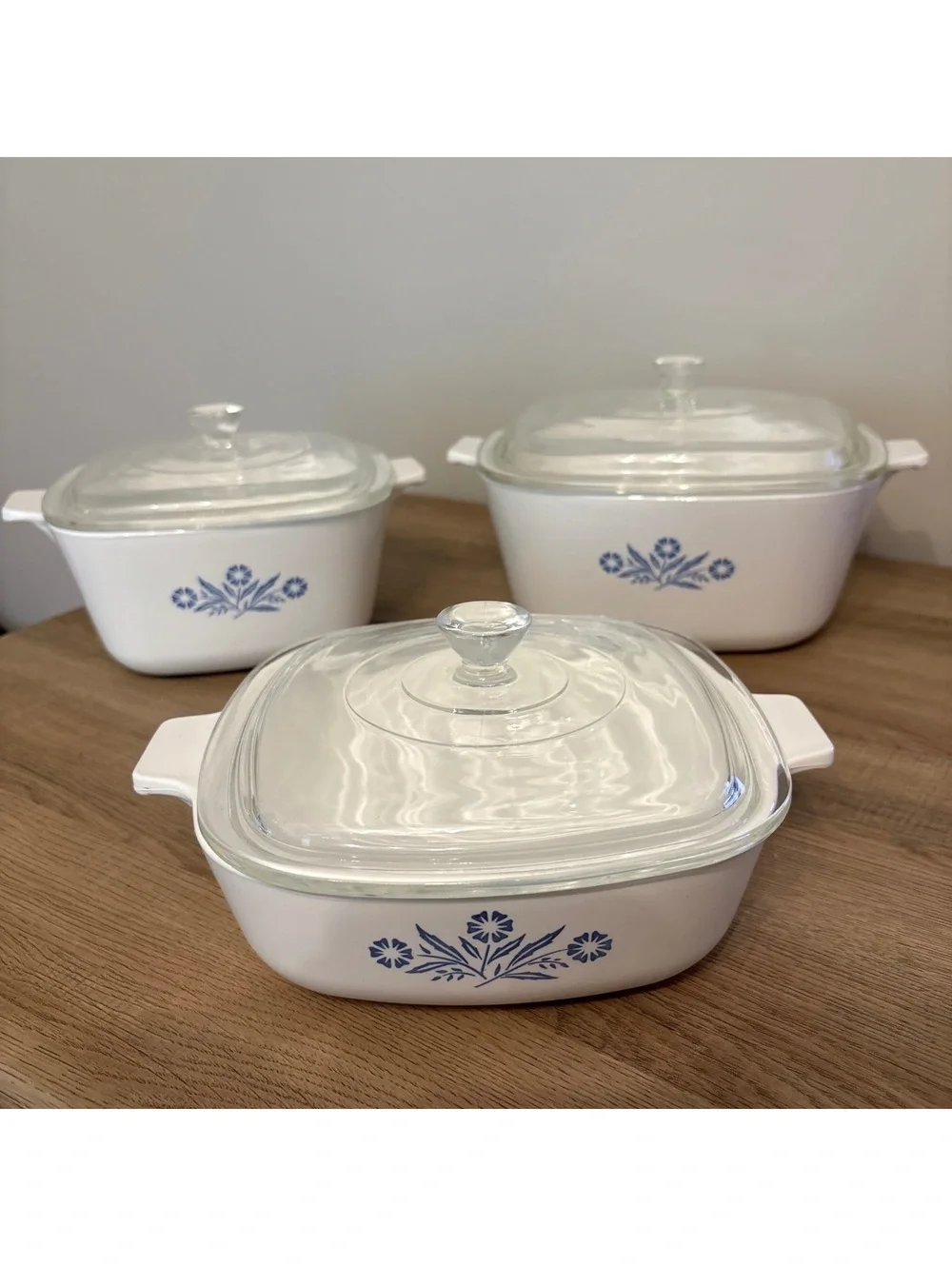 Lot of 3Corning ware Blue cornflower, 1Qt, 2.5Qt & 1 3/4 with lids